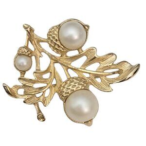 Avon Vintage Gold Tone Autumn Glory Faux Pearl Acorn Pin Brooch Pendant, Signed